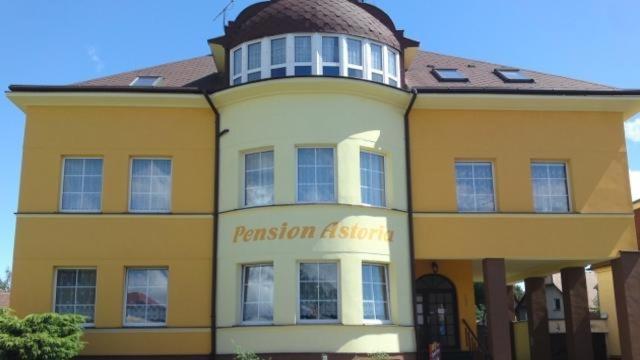 Pension Astoria Klášterec nad Ohří Exteriör bild